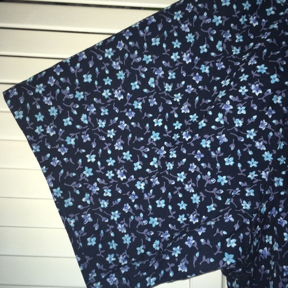 Disney Mickey Unlimited Embroidered Floral Shirt Woman Size 26W/28W 100% Cotton. - Picture 4 of 12